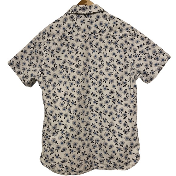Cactus Man, Ricky Singh, White & Blue Flower, Button Up Short Sleeve, Size M - Picture 5 of 6
